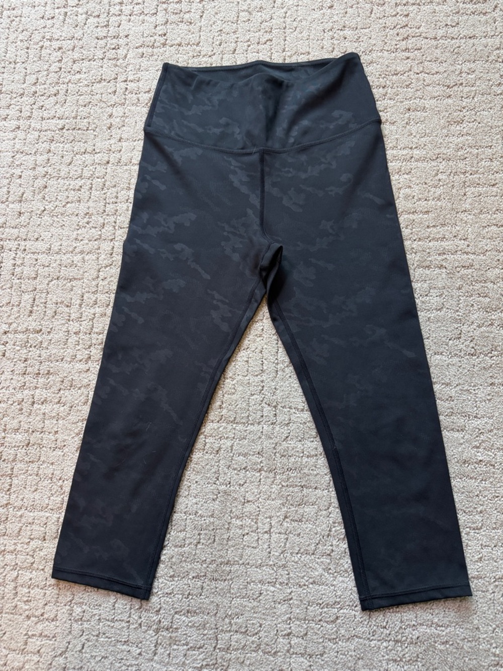 Strong by Zumba black camo capri leggings